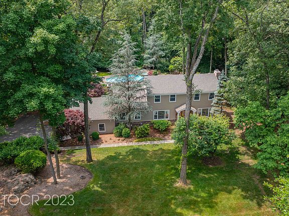 2nd image of 828 Pueblo Dr