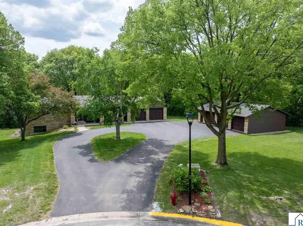 23 Holiday Ct N, Mankato, MN 56003