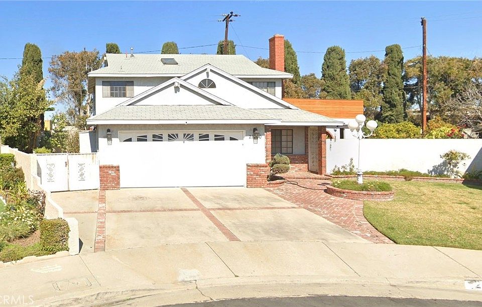 1st image of 21200 Oakfort Ave