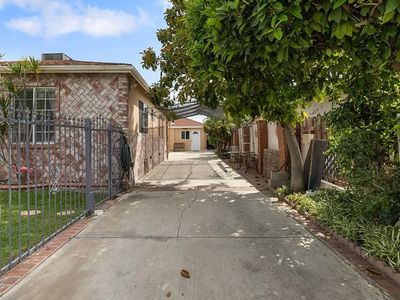 19500 Bassett St, Reseda, CA, 91335