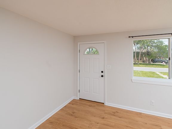 3rd image of 115 Arricola Ave