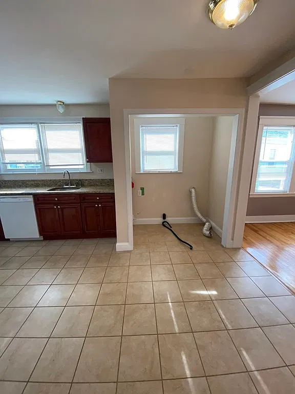 2 bed, 1300 sqft, $2,800 — Photo 2