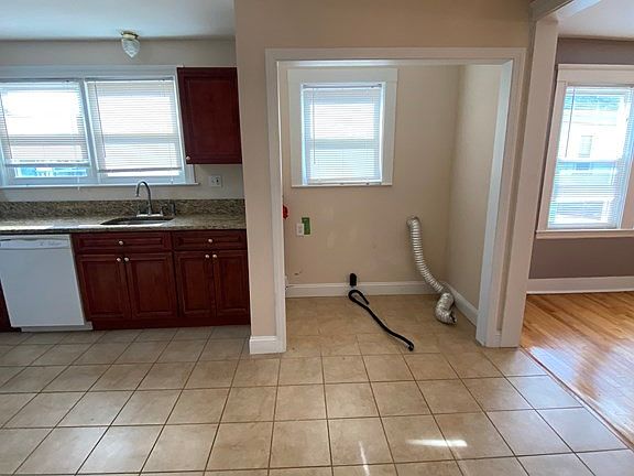 2nd image of 203 Boylston St #2