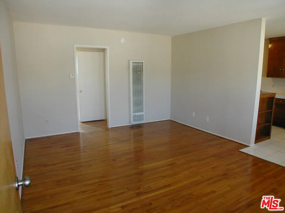 1 bed, 1.0 bath, 800 sqft, $2,075 — Photo 2