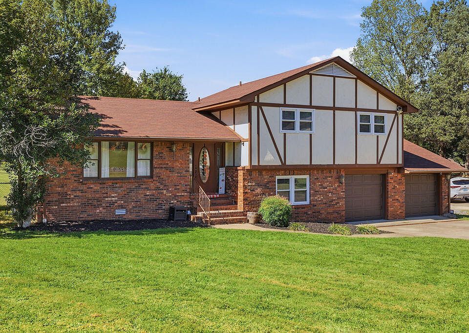 1st image of 141 Skylark Dr