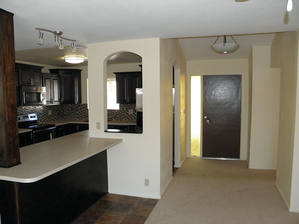 Living Room / Dining Bar