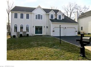15 Milford Hunt Ln, Milford, CT 06461