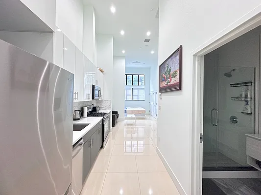 Rented by R New York | media 12