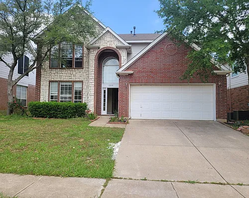 2104 Royal Oak Dr Photo 1