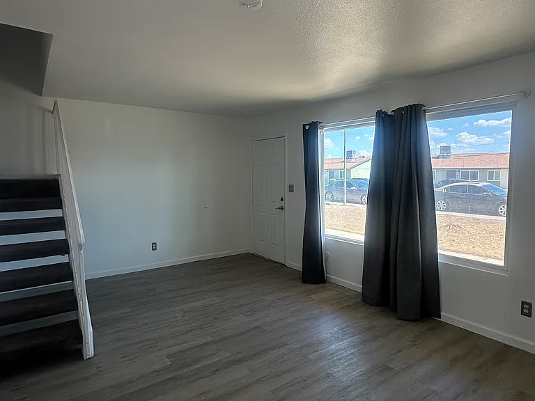 4834 W Rose Ln — Photo 10