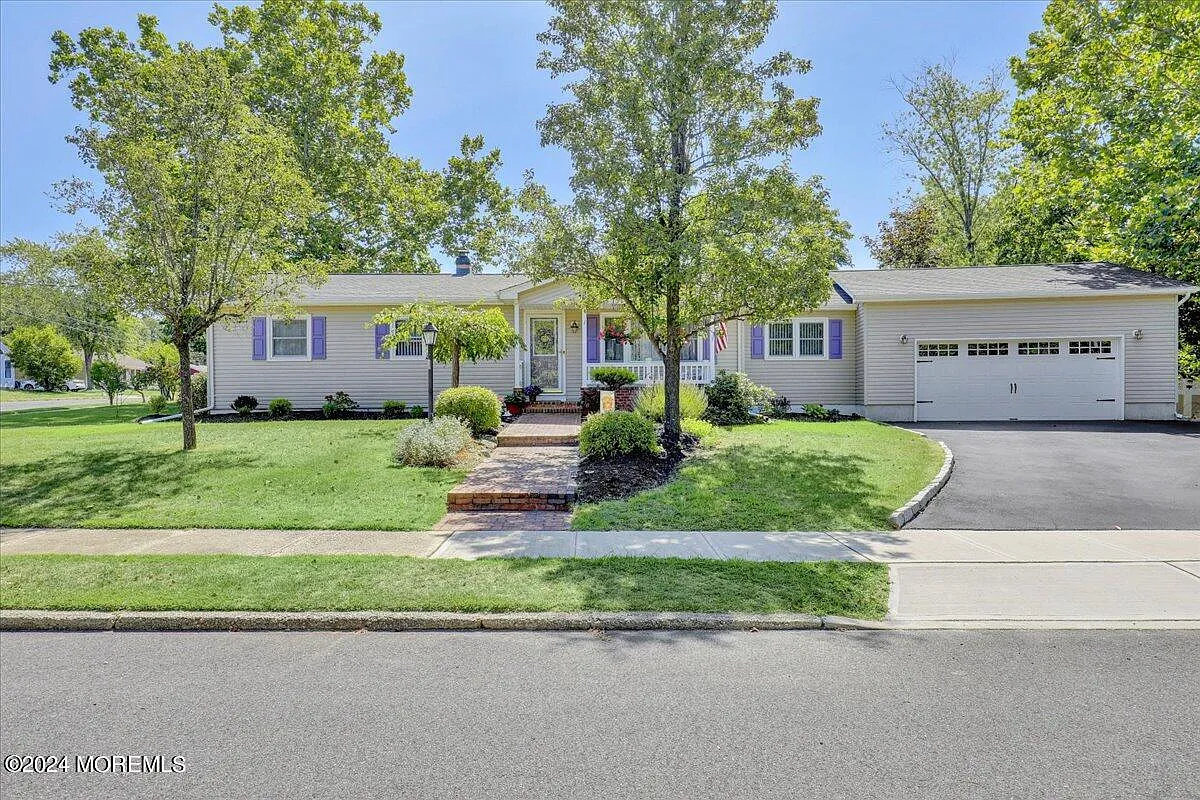 1 Aaron Avenue photo 1