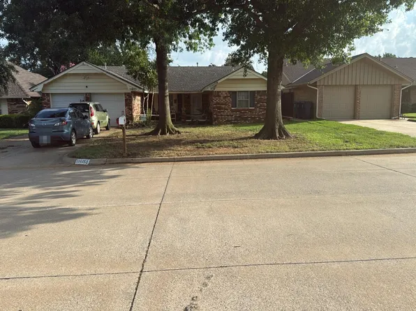 11025 Coachmans Rd, Yukon, OK 73099