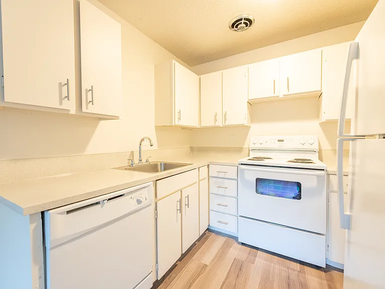 West Hills Terrace — Photo 27
