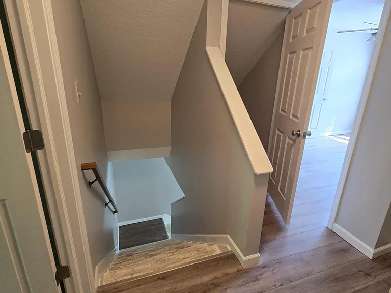 2nd Floor Hallway & Linen Closet