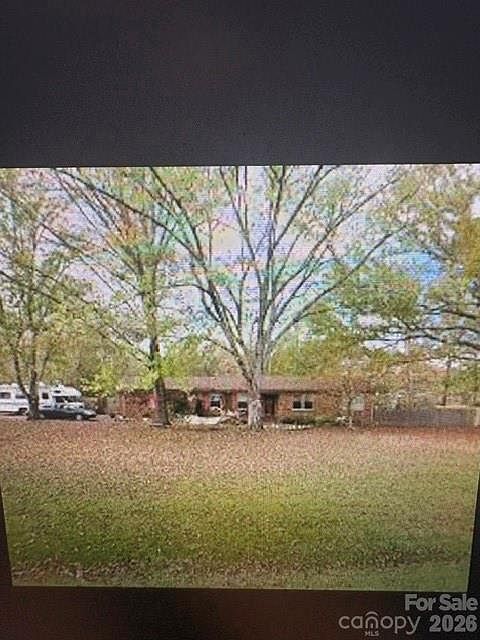 1st image of 2448 Country Club Dr