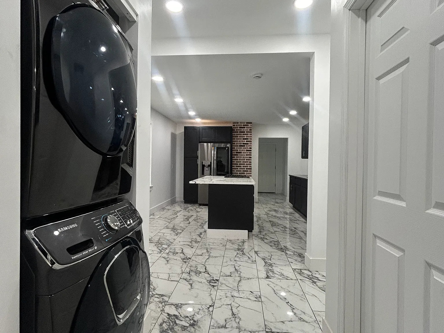 5 bed, 2500 sqft, $4,000 — Photo 2
