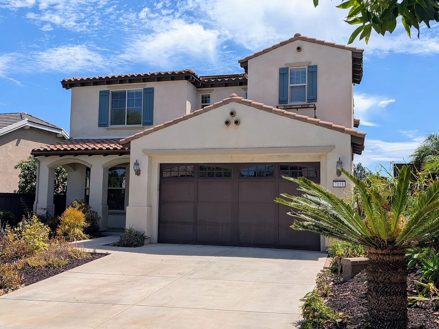 4 bed, 2462 sqft, $6,200 — Photo 2