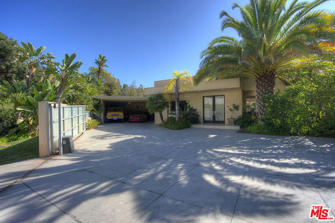 6 bed, 7.0 bath, 8060 sqft, $39,500 — Photo 3