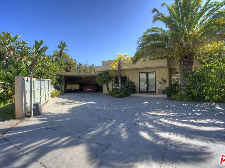 510 Leslie Ln — Photo 3