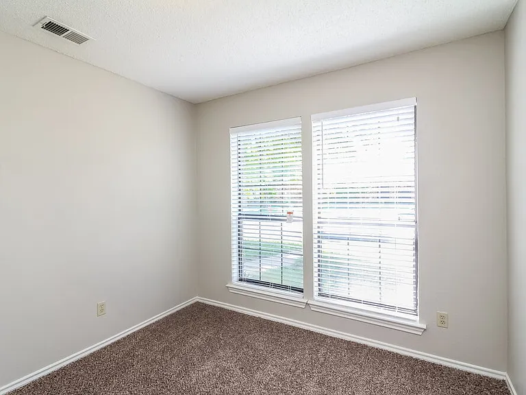 635 Snapdragon Trl — Photo 11