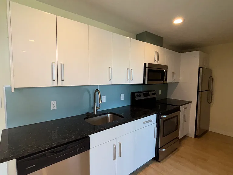 249 S 49th St #214 — Photo 4