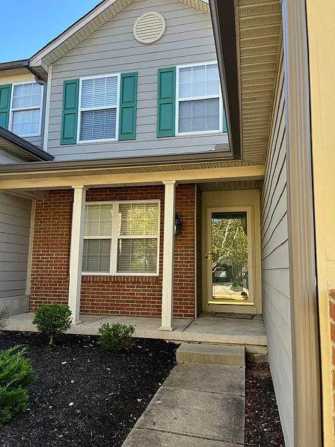 3 bed, 2388 sqft, $2,450 — Photo 2