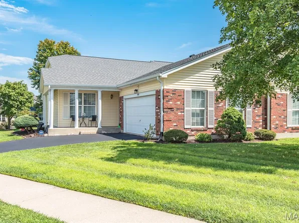 3940 Grand National Dr, Florissant, MO 63034