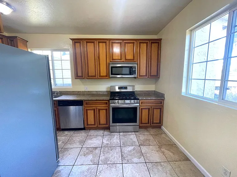 1823 Stuart St — Photo 2