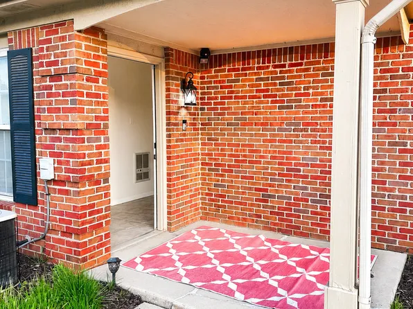 21596 Majestic Dr #12, Trenton, MI 48183