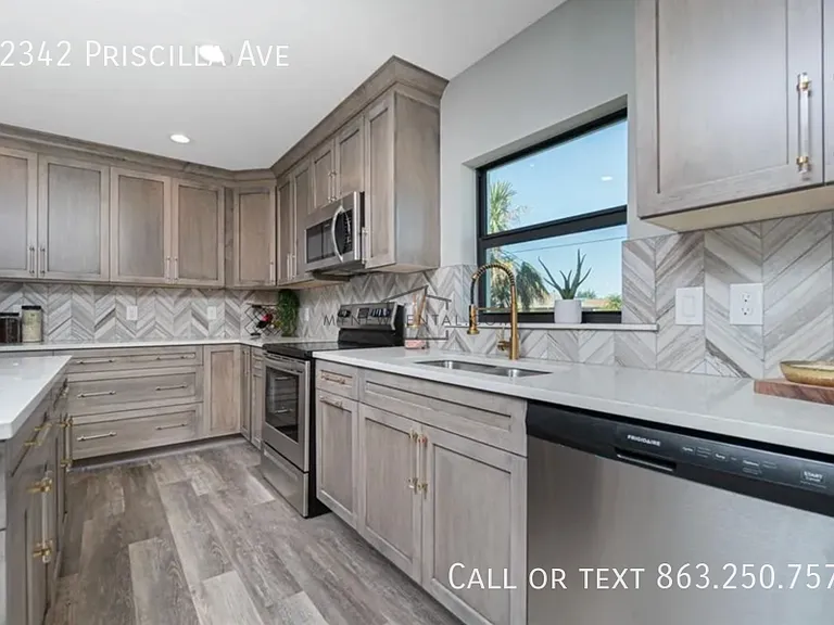 22342 Priscilla Ave — Photo 7
