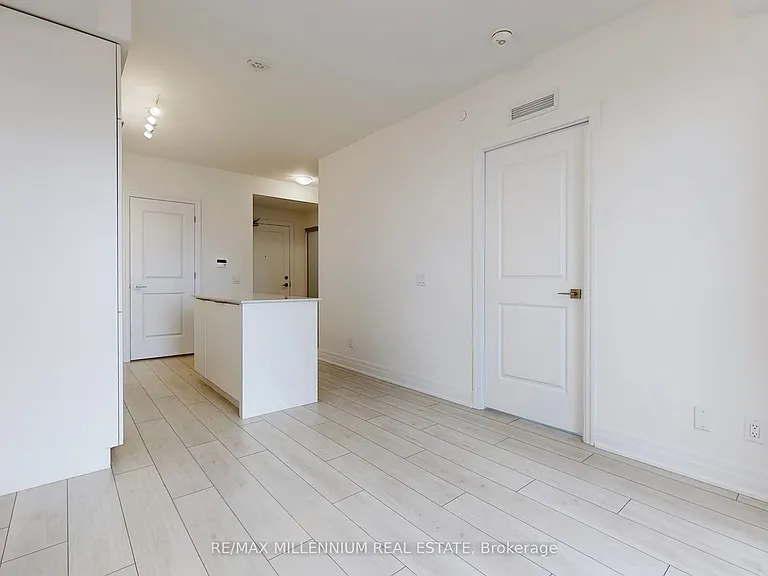 30 Elm Dr W #807 — Photo 12