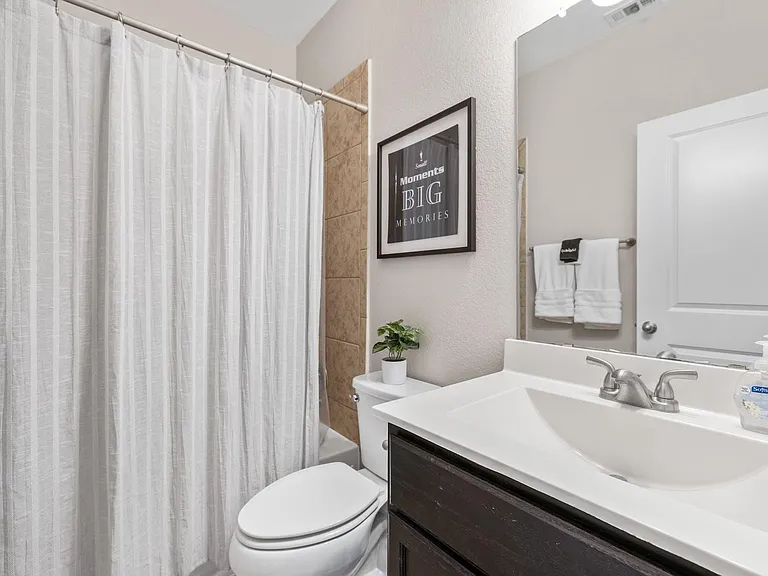 2215 Katy Ln #D — Photo 15