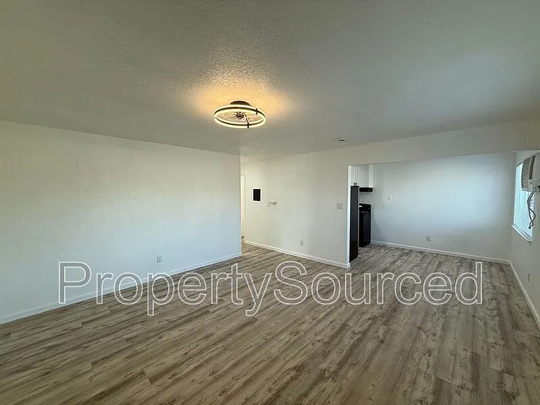911 H St #2 — Photo 4