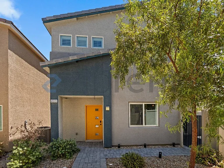 4519 Sapphire Moon Ave — Photo 2