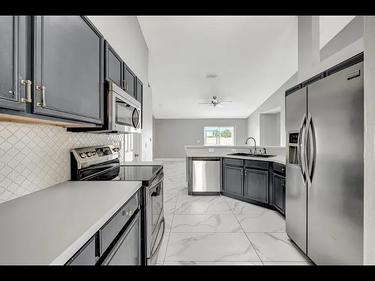 2878 SE East Blackwell Dr — Photo 4