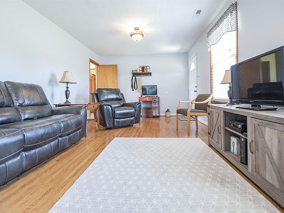 2nd image of 1402 Lakeshore Dr
