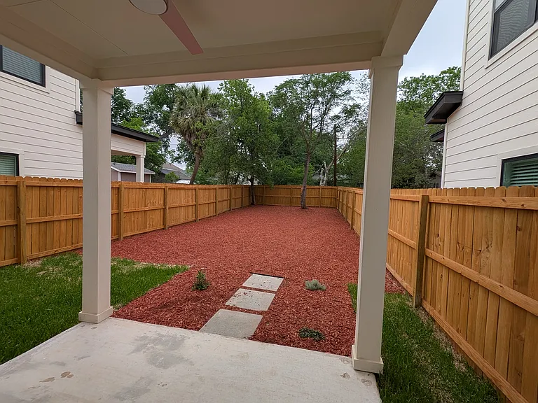 625 Essex St — Photo 18