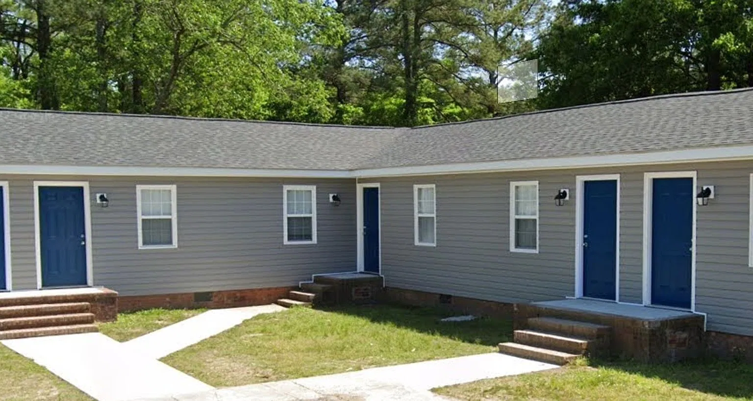 Layola Apartments — Photo 2
