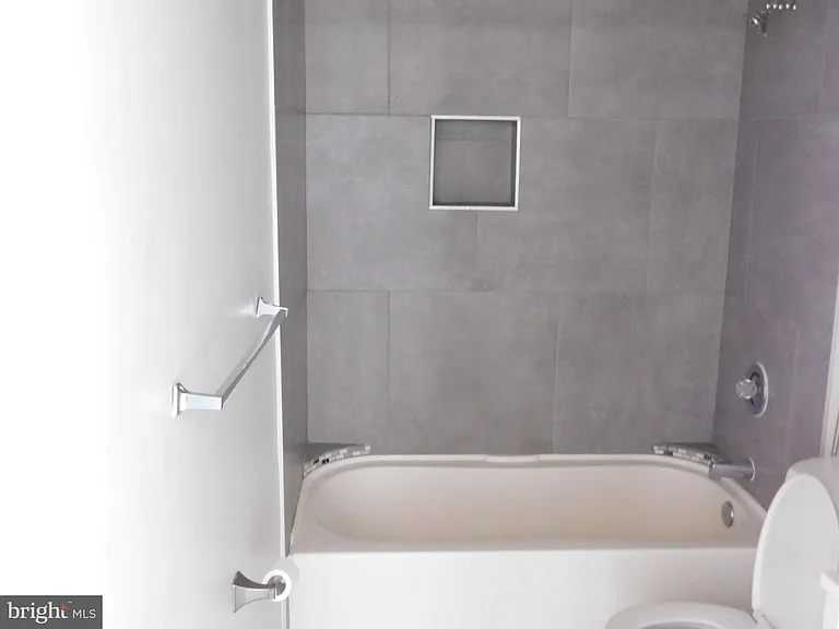 2427 Lakeview Ave #3D — Photo 5