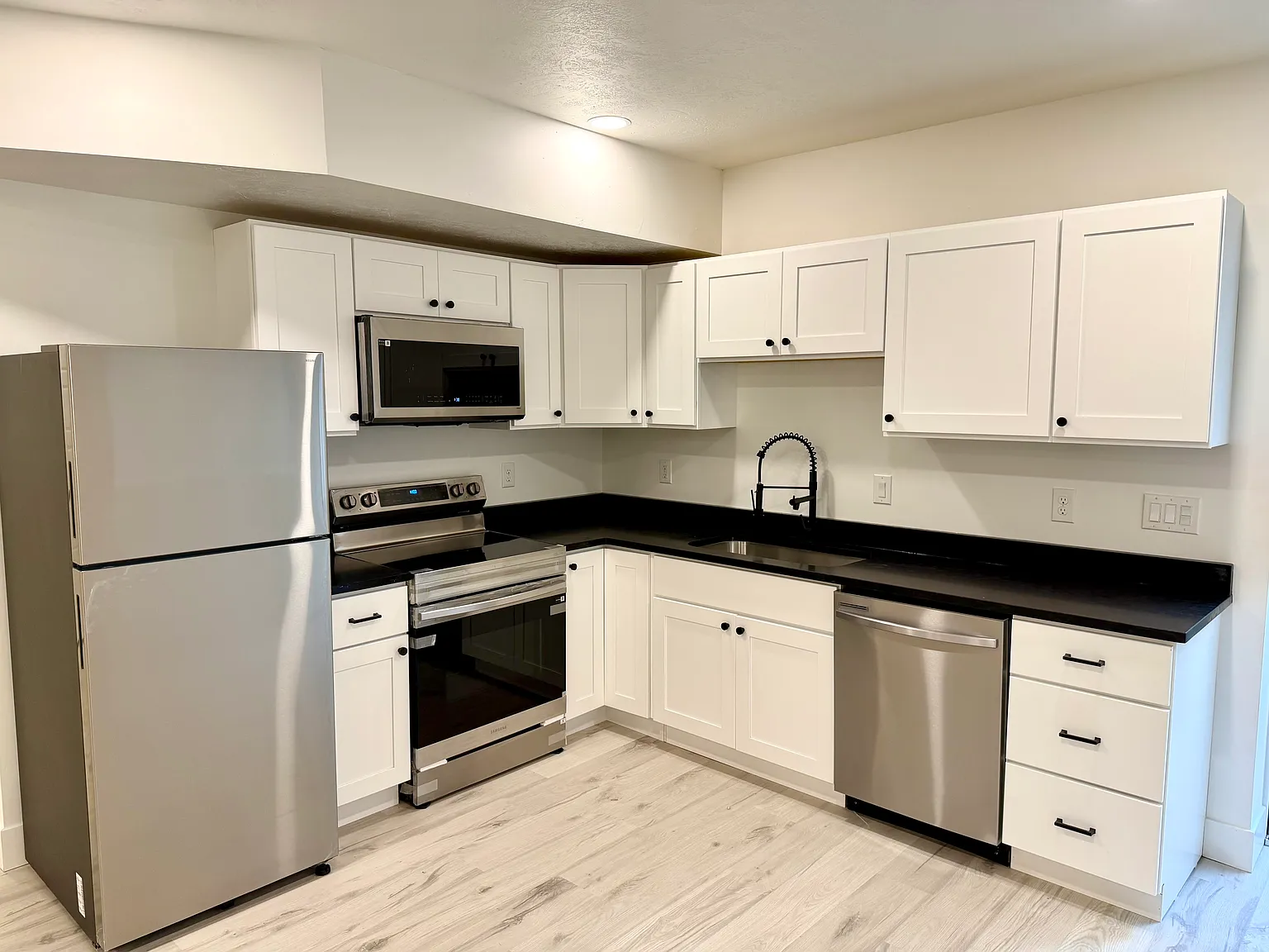 2 bed, 1240 sqft, $1,650 — Photo 1
