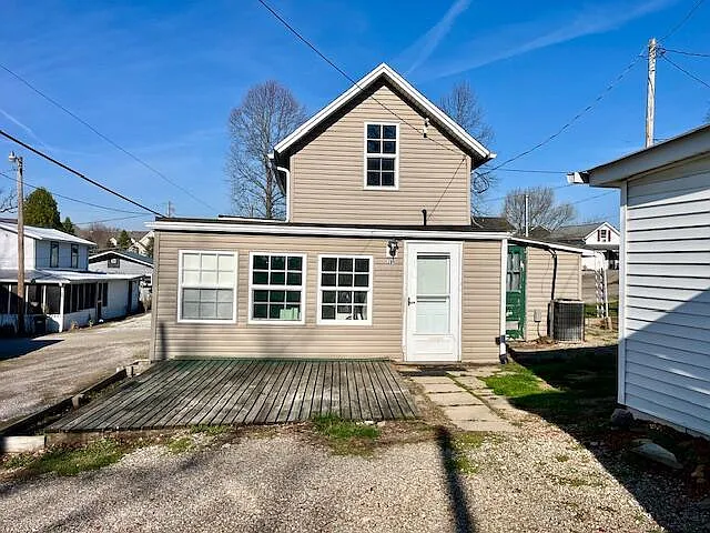 204 Western St photo 1