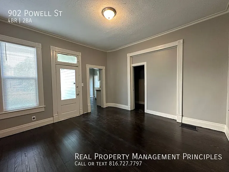 902 Powell St — Photo 15