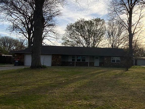 2nd image of 3006 Riverside Dr