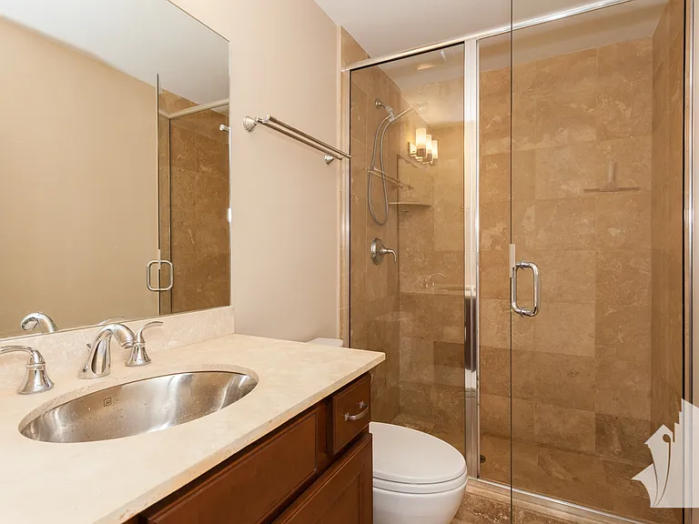 815 W Newport Ave #1R — Photo 23