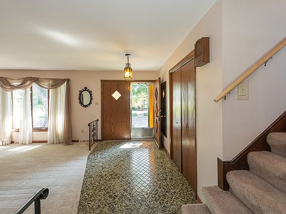 2nd image of 801 Memorial Dr
