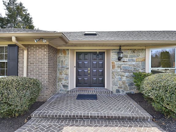 5th image of 9721 Overlea Dr