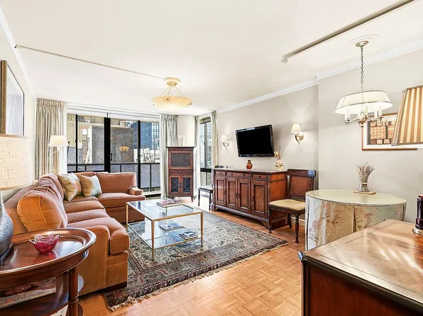 255 E 49th St APT 9A, New York, NY 10017