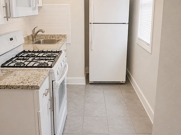 4th image of 415 4th St SE APT 2