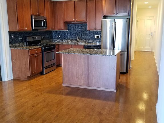 4th image of 828 W Grace St APT 908