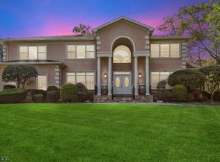 21 Penwood Rd, Livingston, NJ 07039